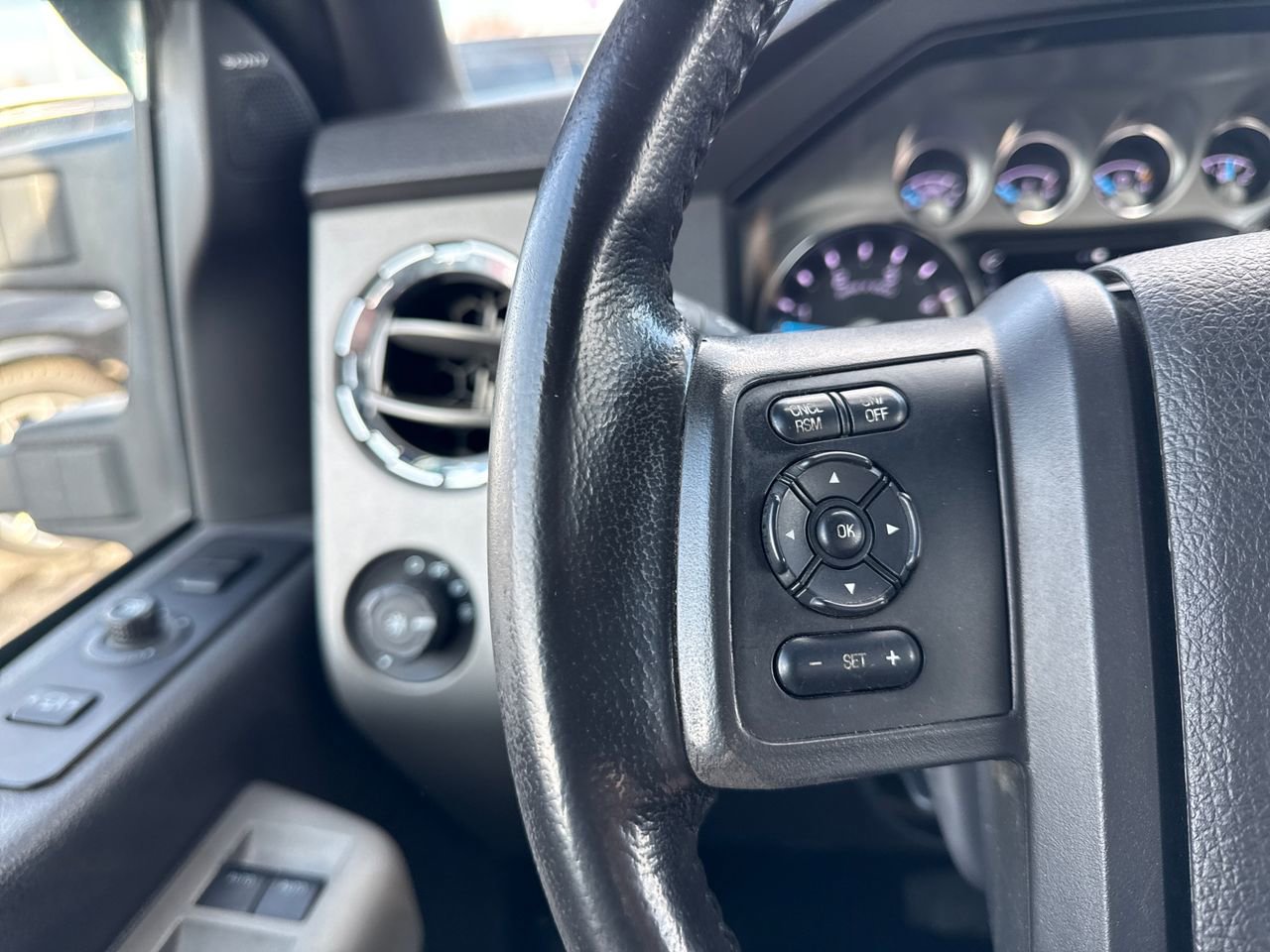 Used 2015 Ford F350 Lariat w/ Lariat Ultimate Package image 31