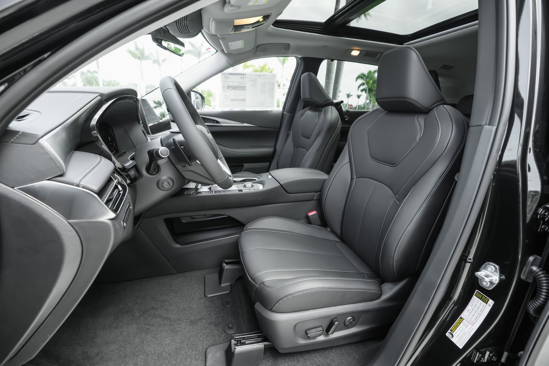 New 2026 INFINITI QX60 Luxe w/ Family Package image 6