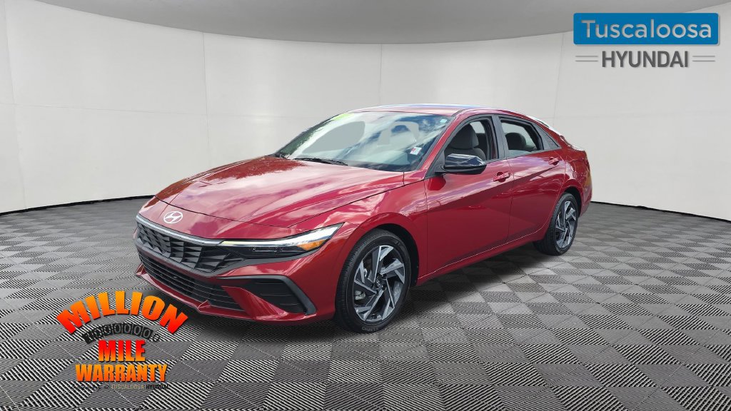 Used 2025 Hyundai Elantra Sport FWD image 3