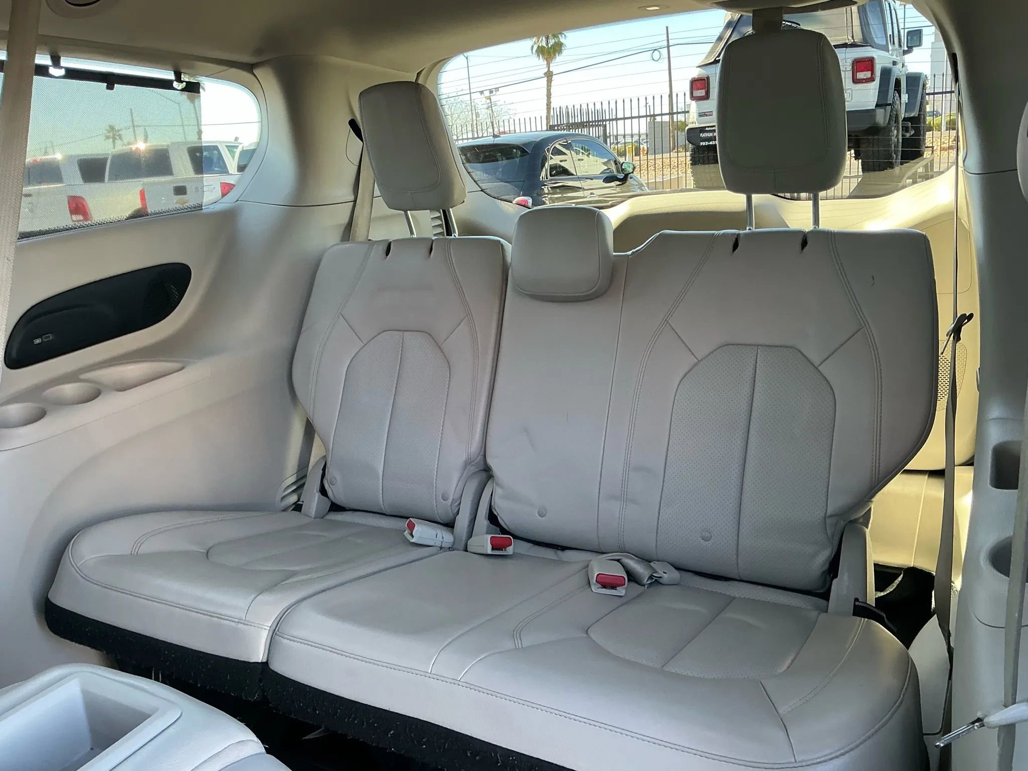 Used 2018 Chrysler Pacifica Touring-L w/ Advanced Safetytec Group image 32