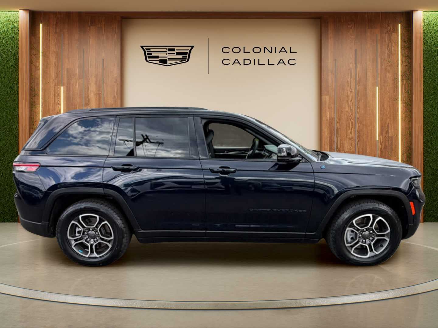 Used 2023 Jeep Grand Cherokee Trailhawk w/ Advanced Protech Group II AWD/4WD image 12