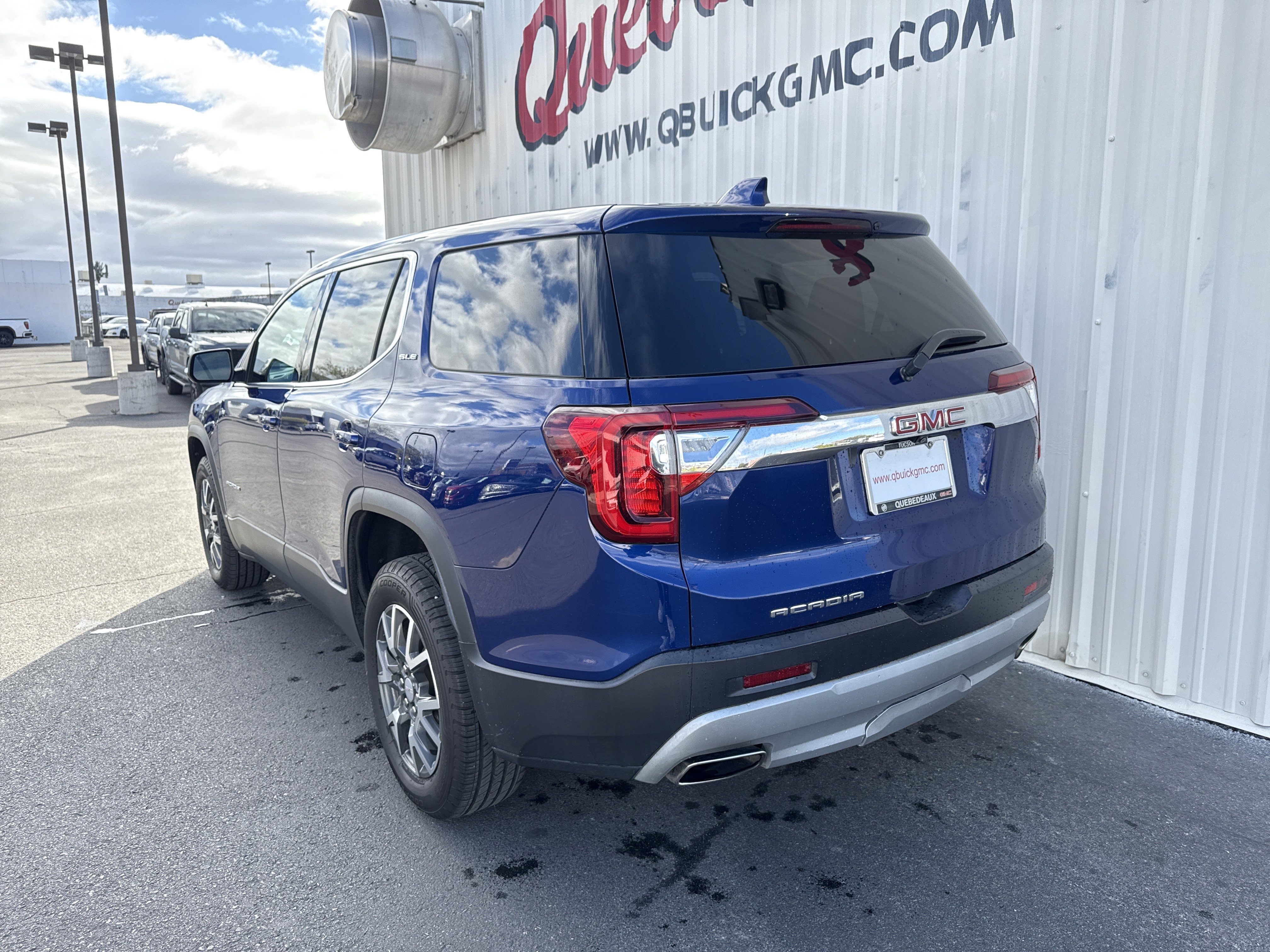 Used 2023 GMC Acadia SLE image 8