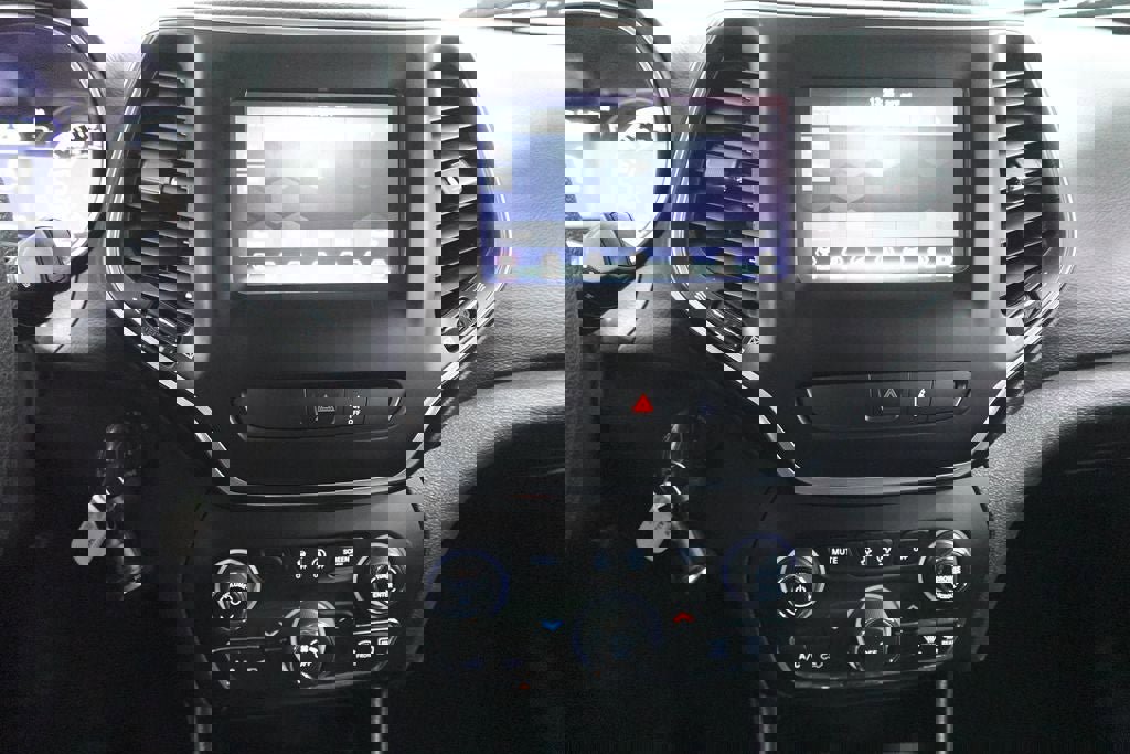 Used 2021 Jeep Cherokee Latitude image 16