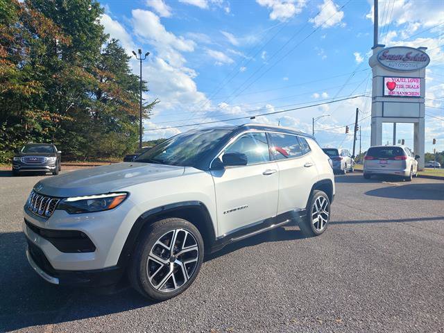 Used 2025 Jeep Compass Limited w/ Elite Group AWD/4WD image 1