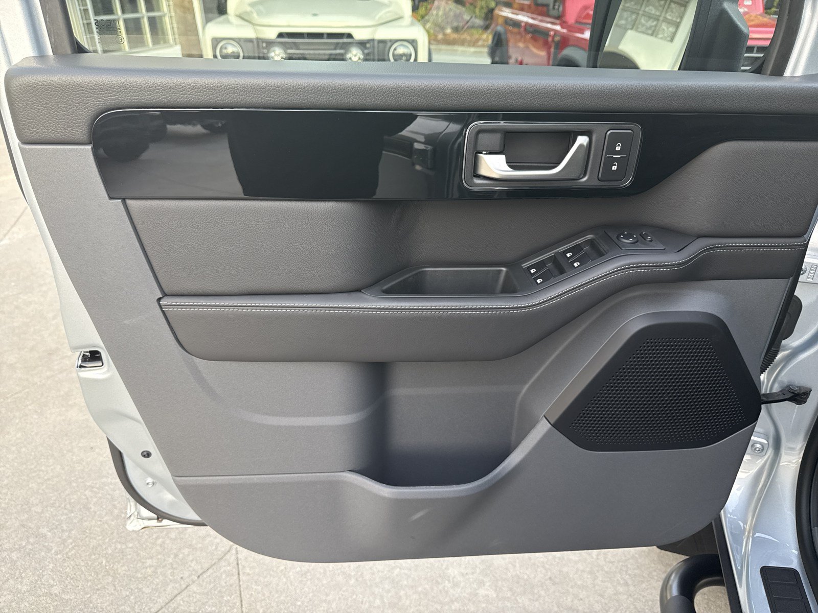 Used 2025 INEOS Grenadier Station Wagon AWD/4WD image 15