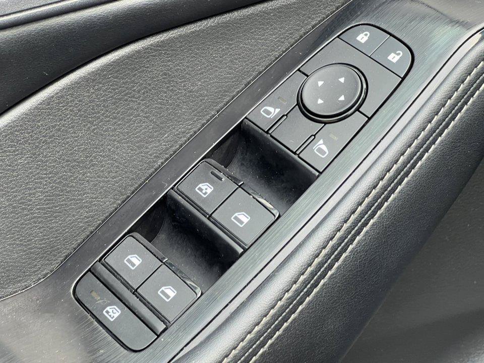 Used 2025 Nissan Rogue SV AWD/4WD image 13