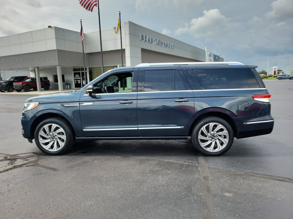 Certified 2024 Lincoln Navigator L Reserve AWD/4WD image 7