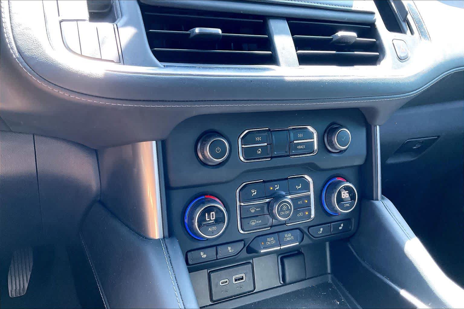 Used 2023 Chevrolet Tahoe Z71 w/ Luxury Package AWD/4WD image 32