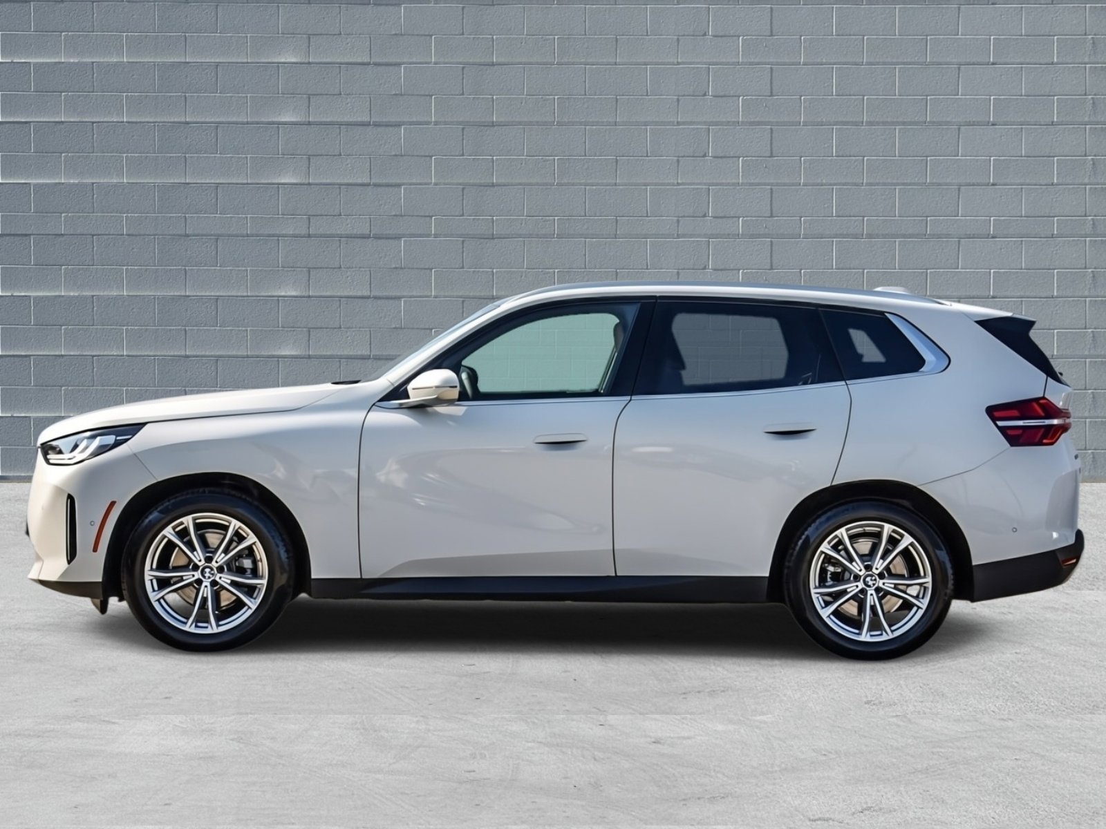 Used 2025 BMW X3 xDrive30i w/ Convenience Package image 4