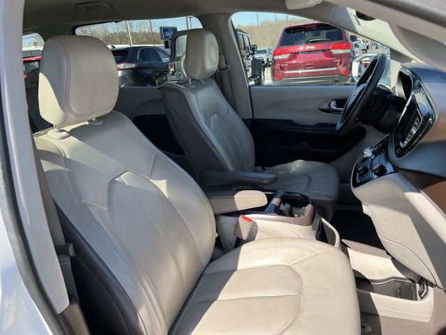 Used 2019 Chrysler Pacifica Touring-L Plus image 28