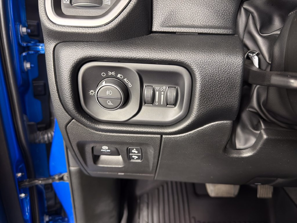 Used 2022 RAM 1500 Laramie w/ Sport Appearance Package AWD/4WD image 15