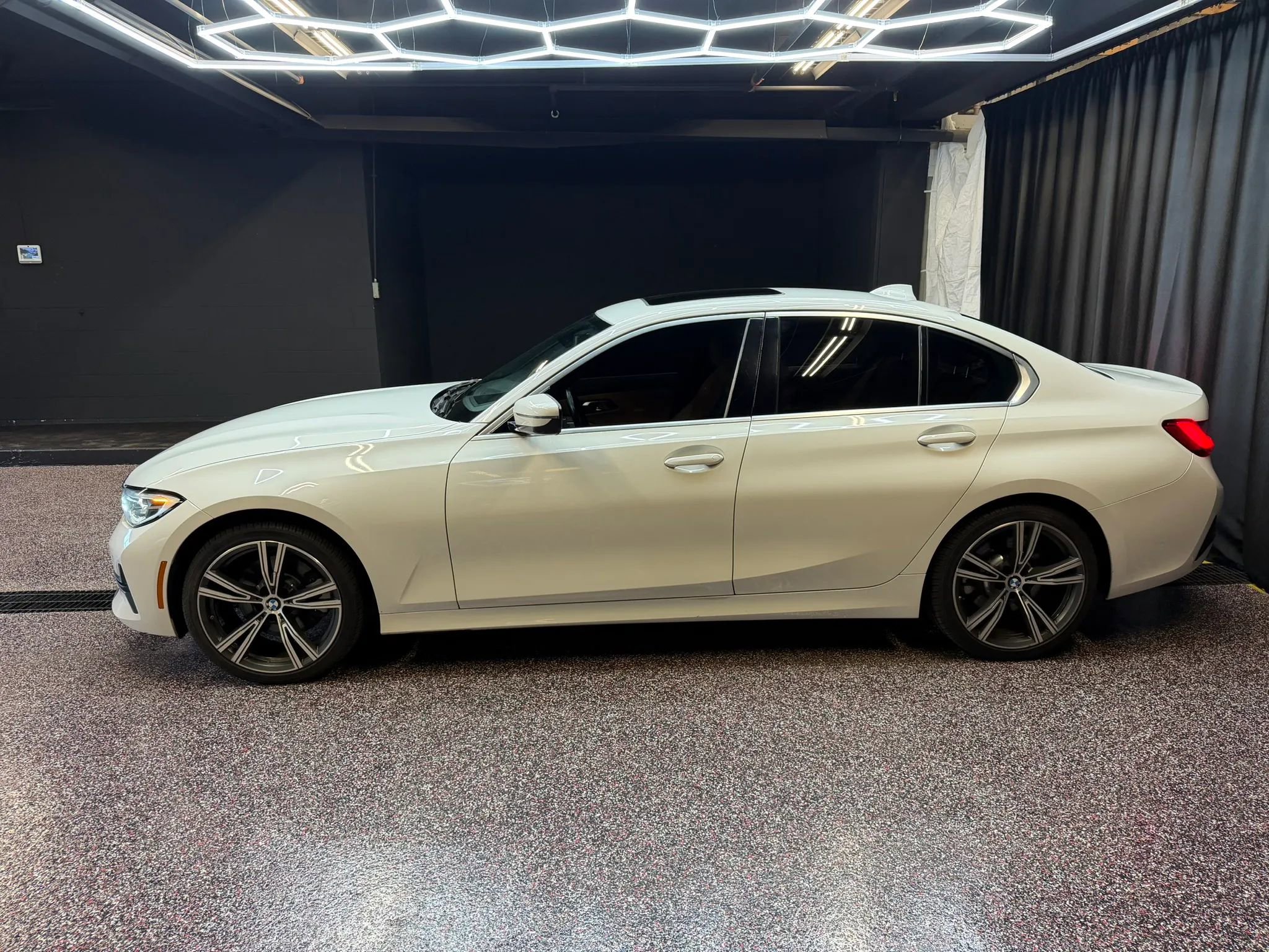 Used 2019 BMW 330i xDrive Sedan w/ Premium Package AWD/4WD image 4