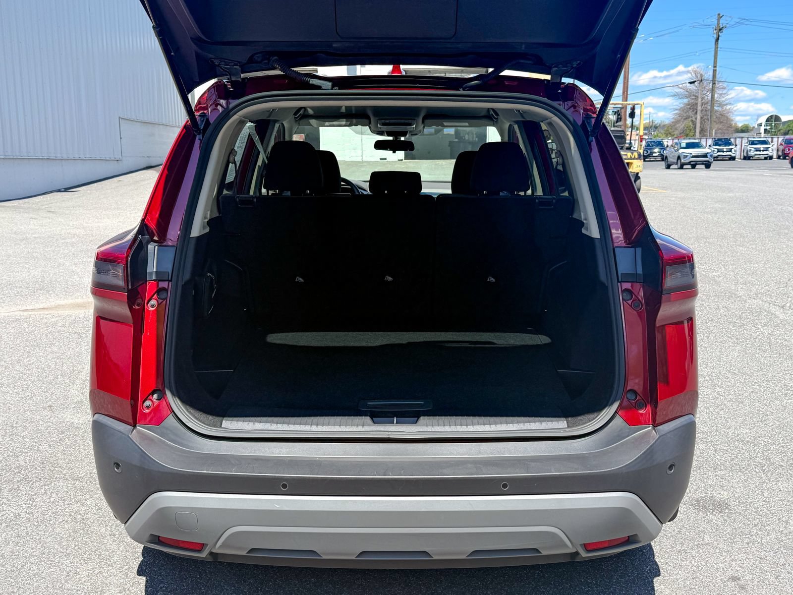 Used 2023 Nissan Rogue SV AWD/4WD image 13