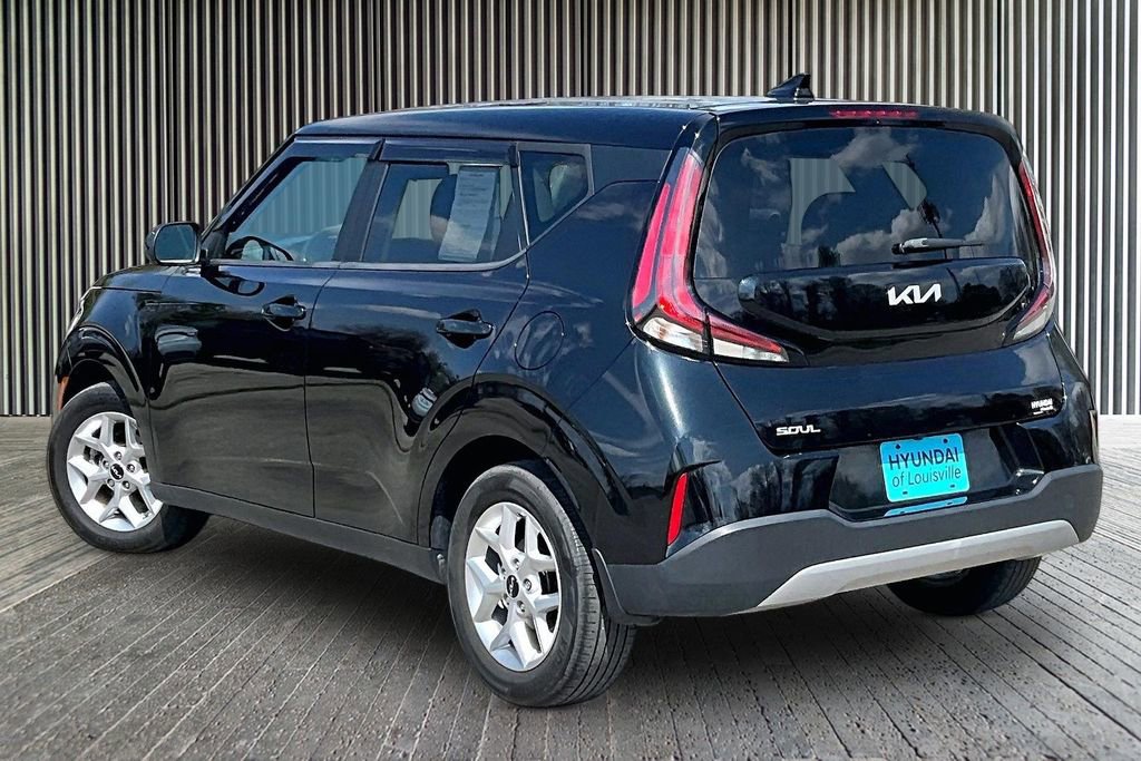 Used 2023 Kia Soul LX w/ LX Technology Package FWD image 3