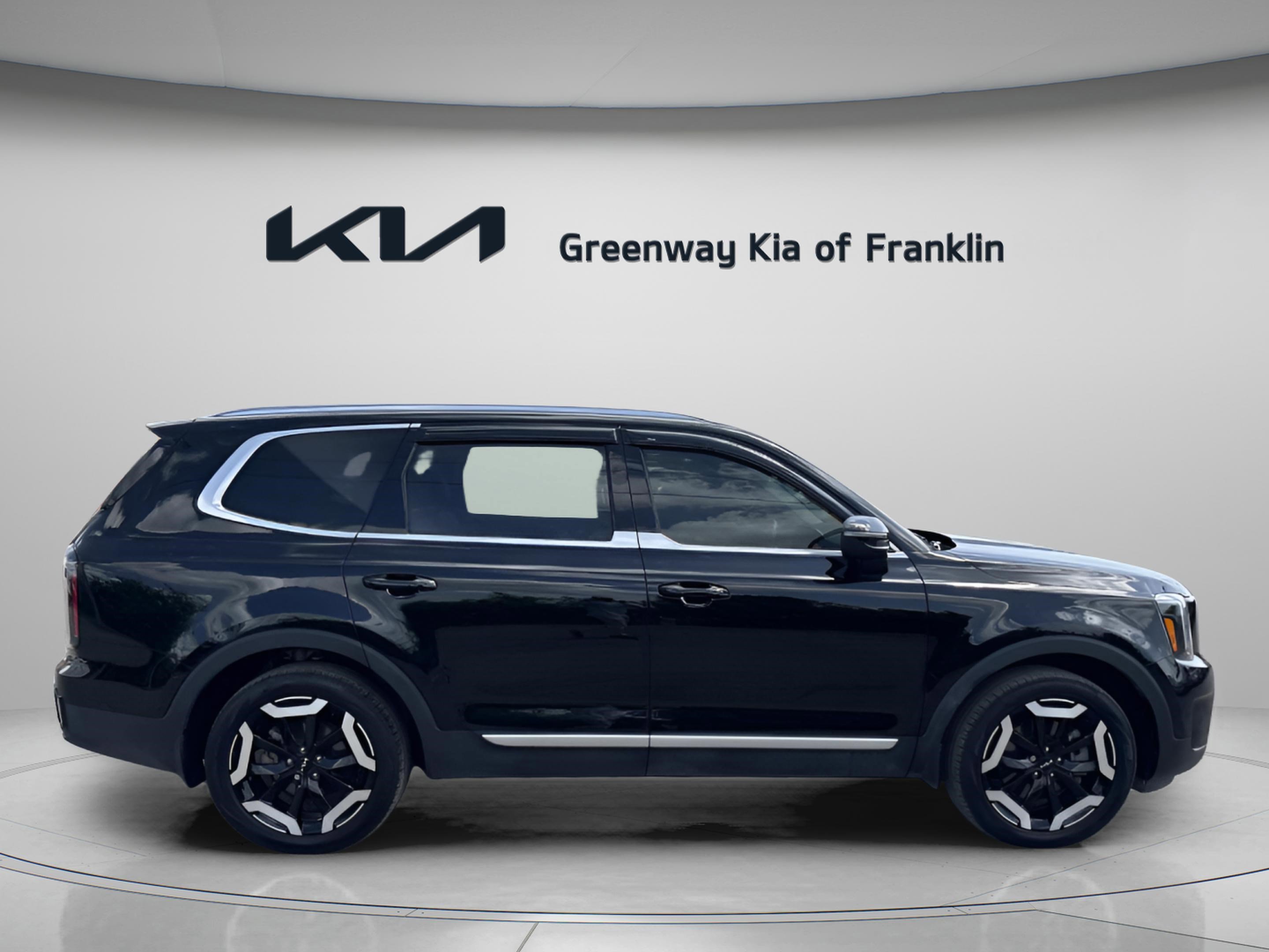 Used 2024 Kia Telluride EX w/ EX Captain's Chair Package AWD/4WD image 8