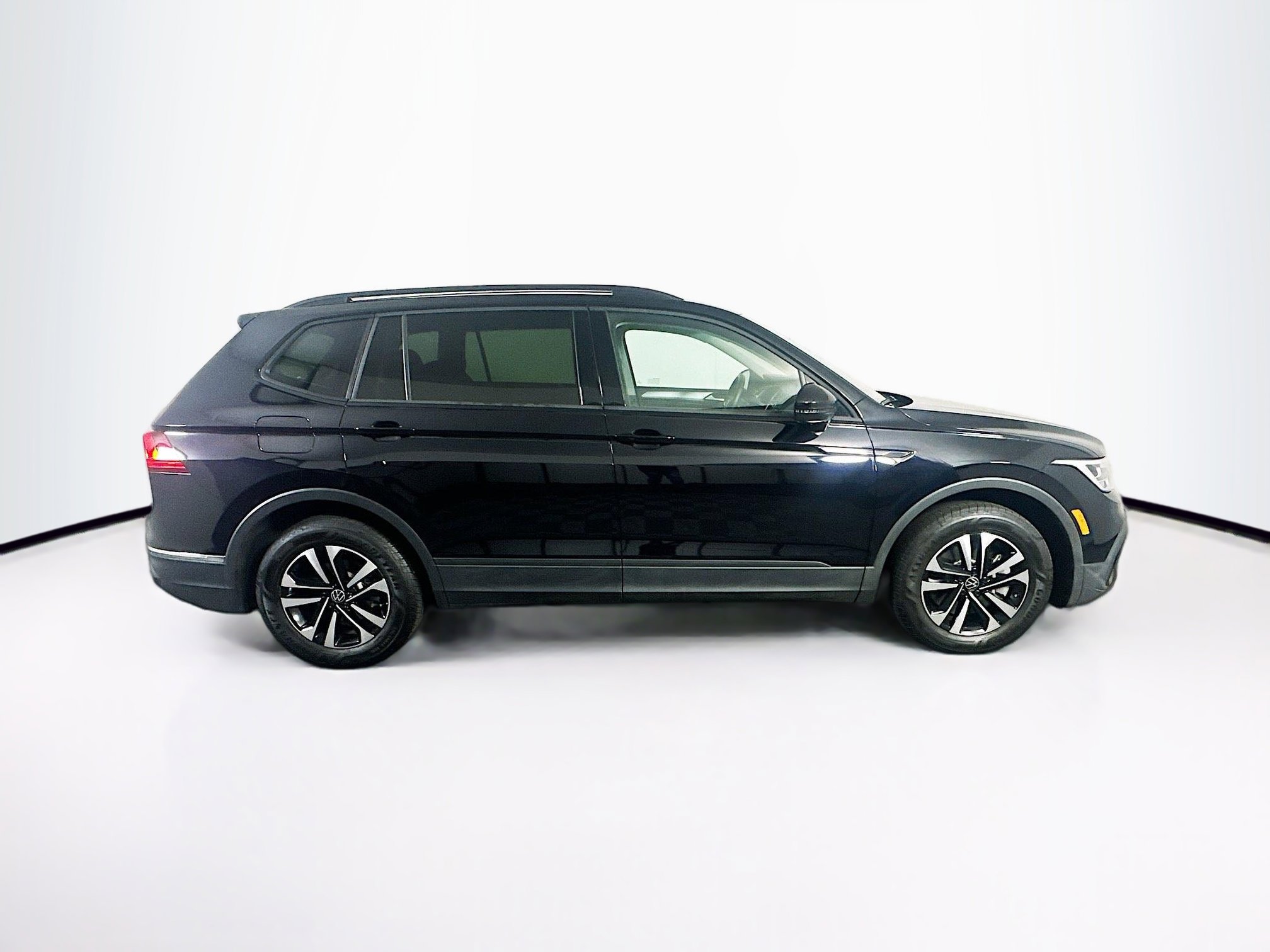 Used 2024 Volkswagen Tiguan S image 10