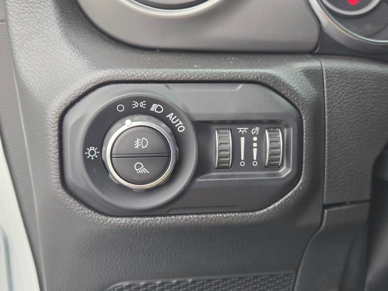 Certified 2022 Jeep Gladiator Sport AWD/4WD image 18