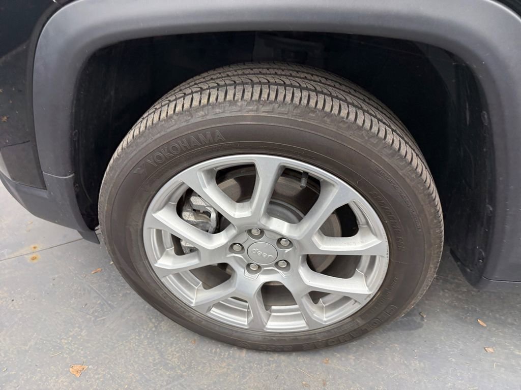 Used 2024 Jeep Compass Latitude image 37