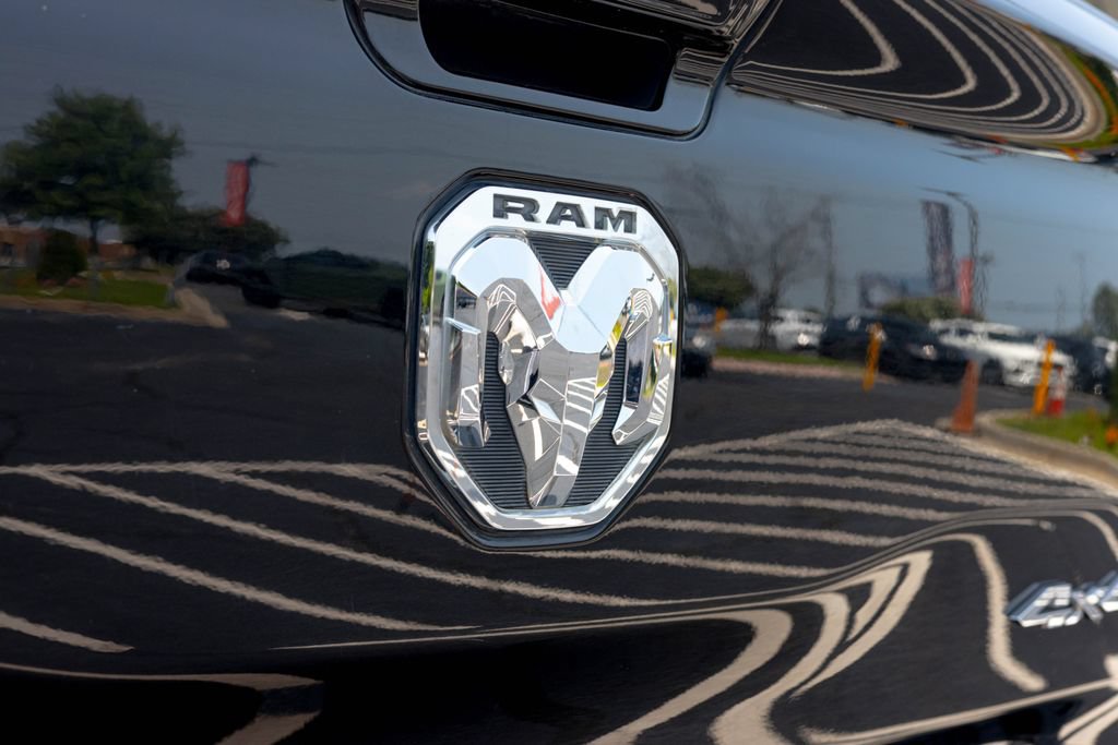 Used 2019 RAM 1500 Laramie AWD/4WD image 15