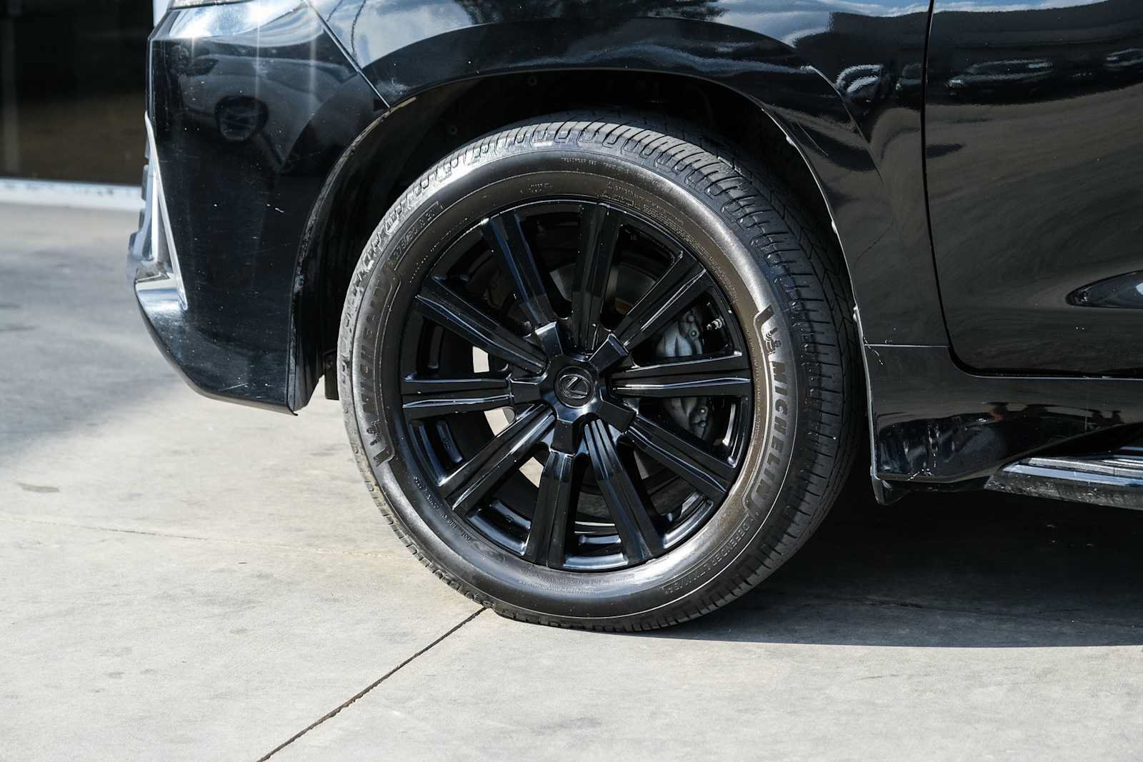 Used 2017 Lexus LX 570 4WD w/ Luxury Package image 17