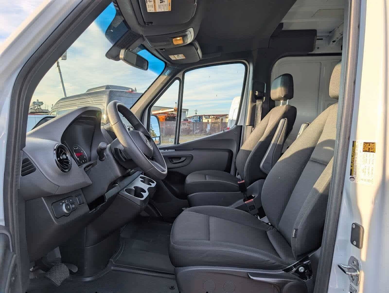 Used 2025 Mercedes-Benz Sprinter 2500 image 24