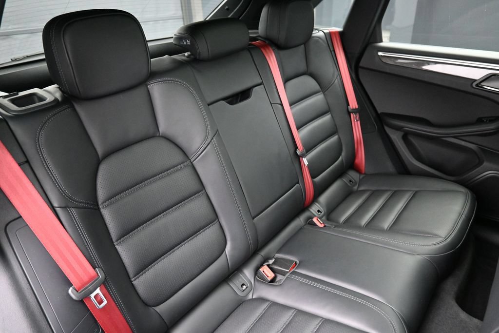 Certified 2024 Porsche Macan GTS AWD/4WD image 29