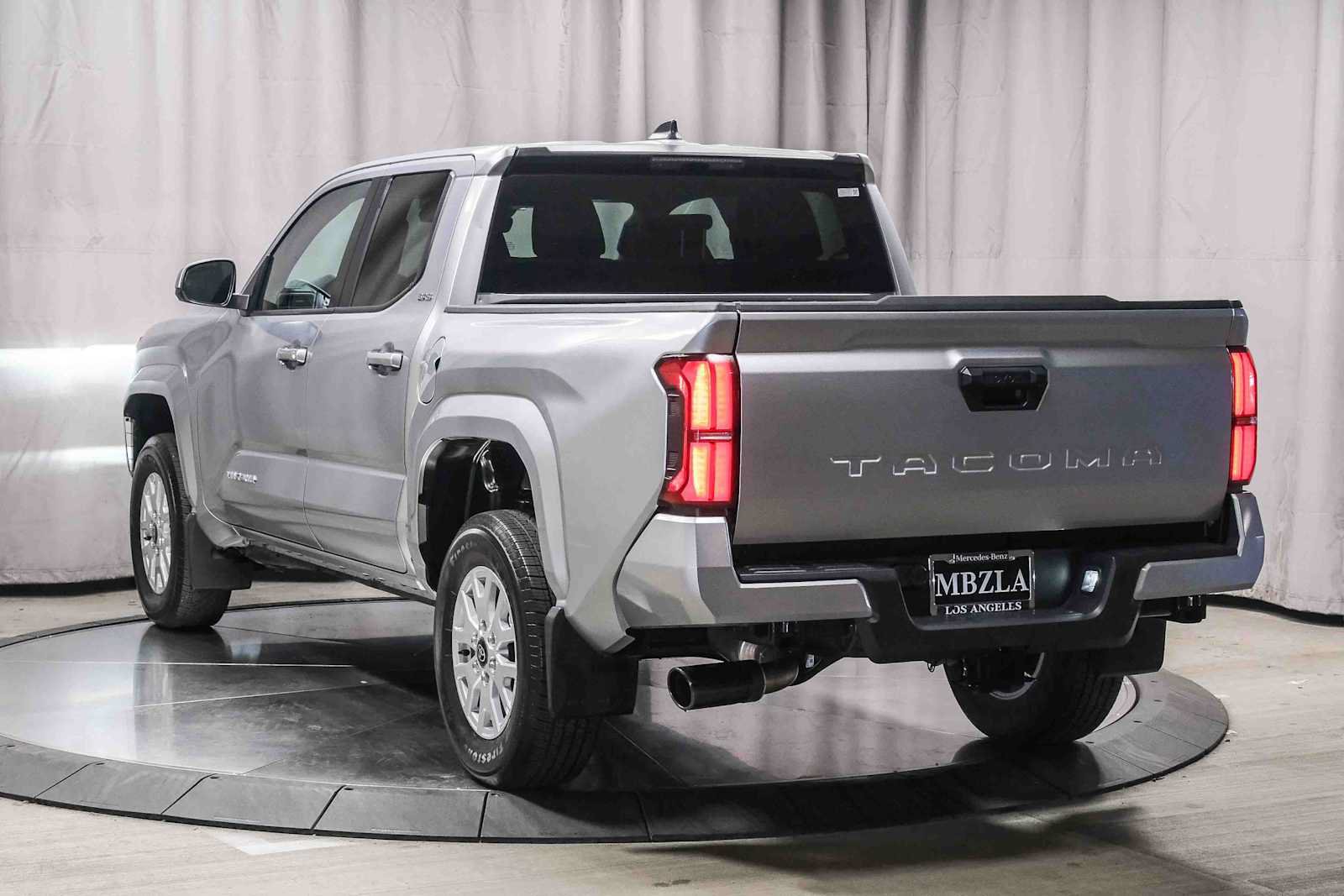 Used 2025 Toyota Tacoma SR5 RWD image 2