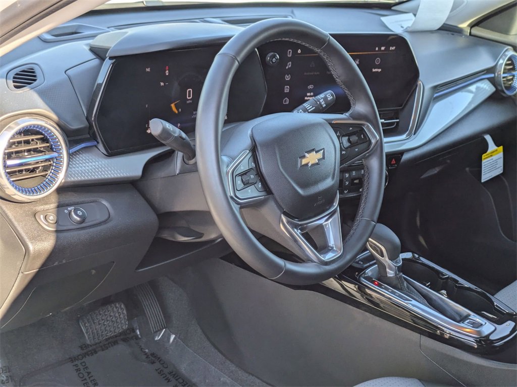 Used 2025 Chevrolet Trax LT w/ LT Convenience Package image 14