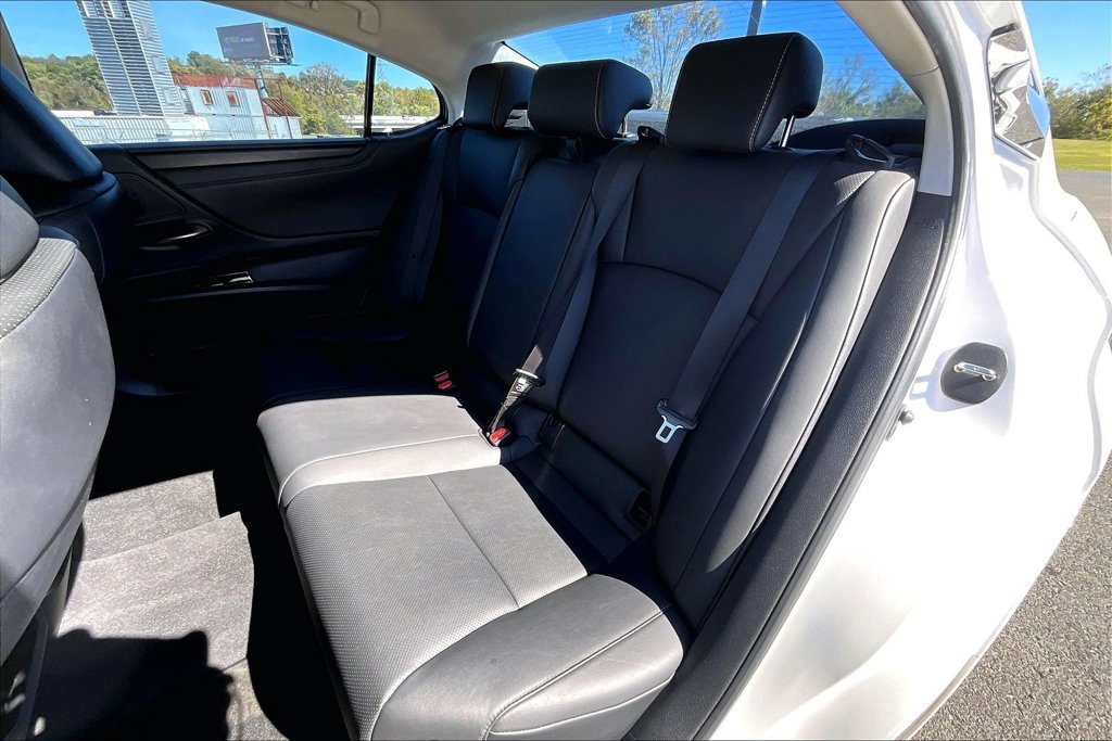 Used 2023 Lexus ES 350 w/ Premium Package FWD image 25