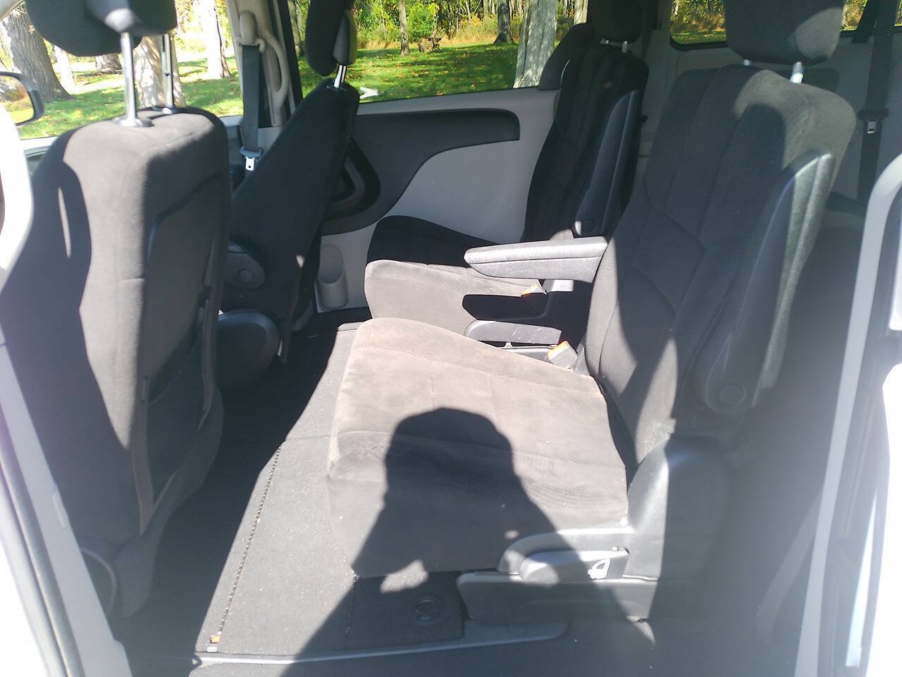 Used 2012 Dodge Grand Caravan SXT w/ Entertainment Group 1 FWD image 21