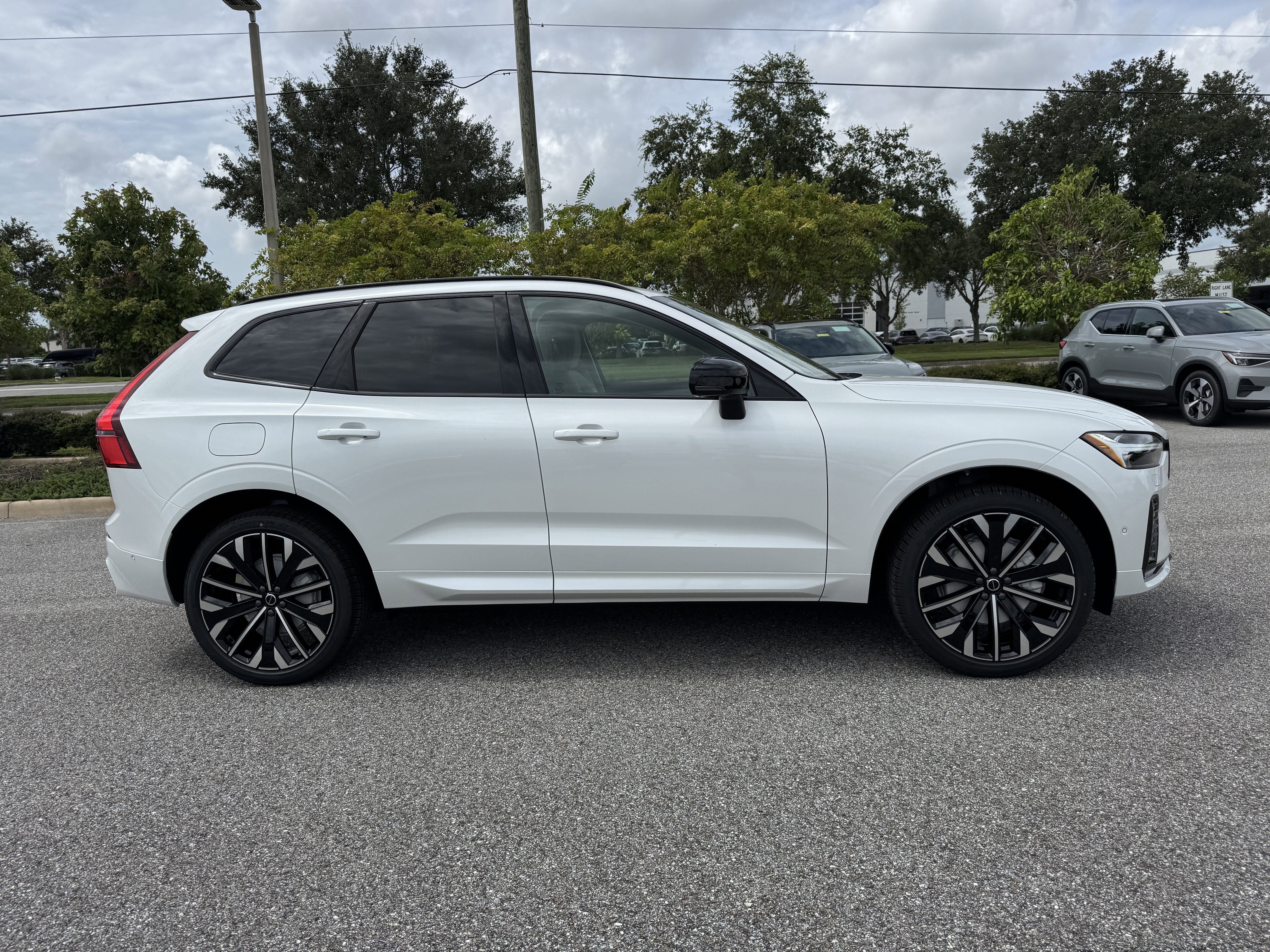 New 2026 Volvo XC60 B5 Ultra w/ Climate Package image 2