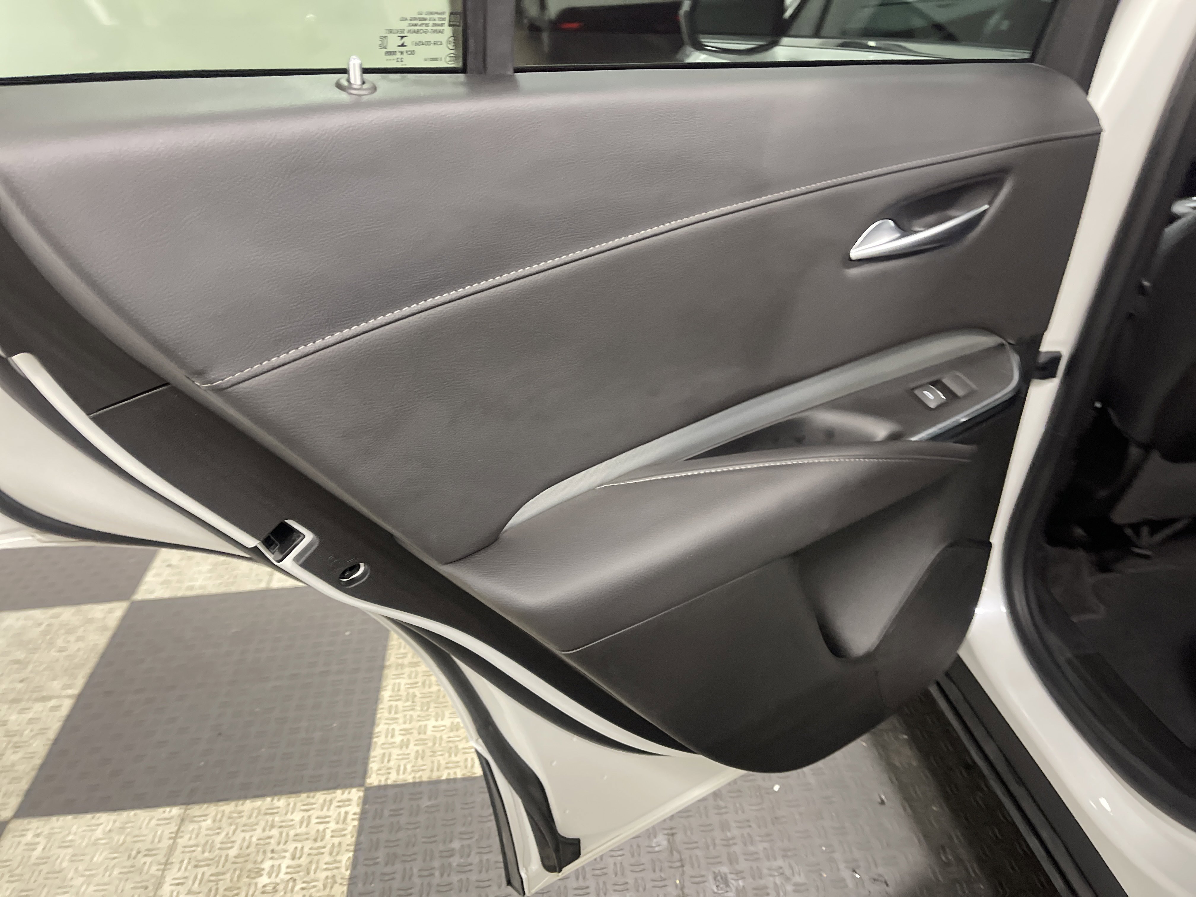 Used 2023 Cadillac XT4 Premium Luxury image 15