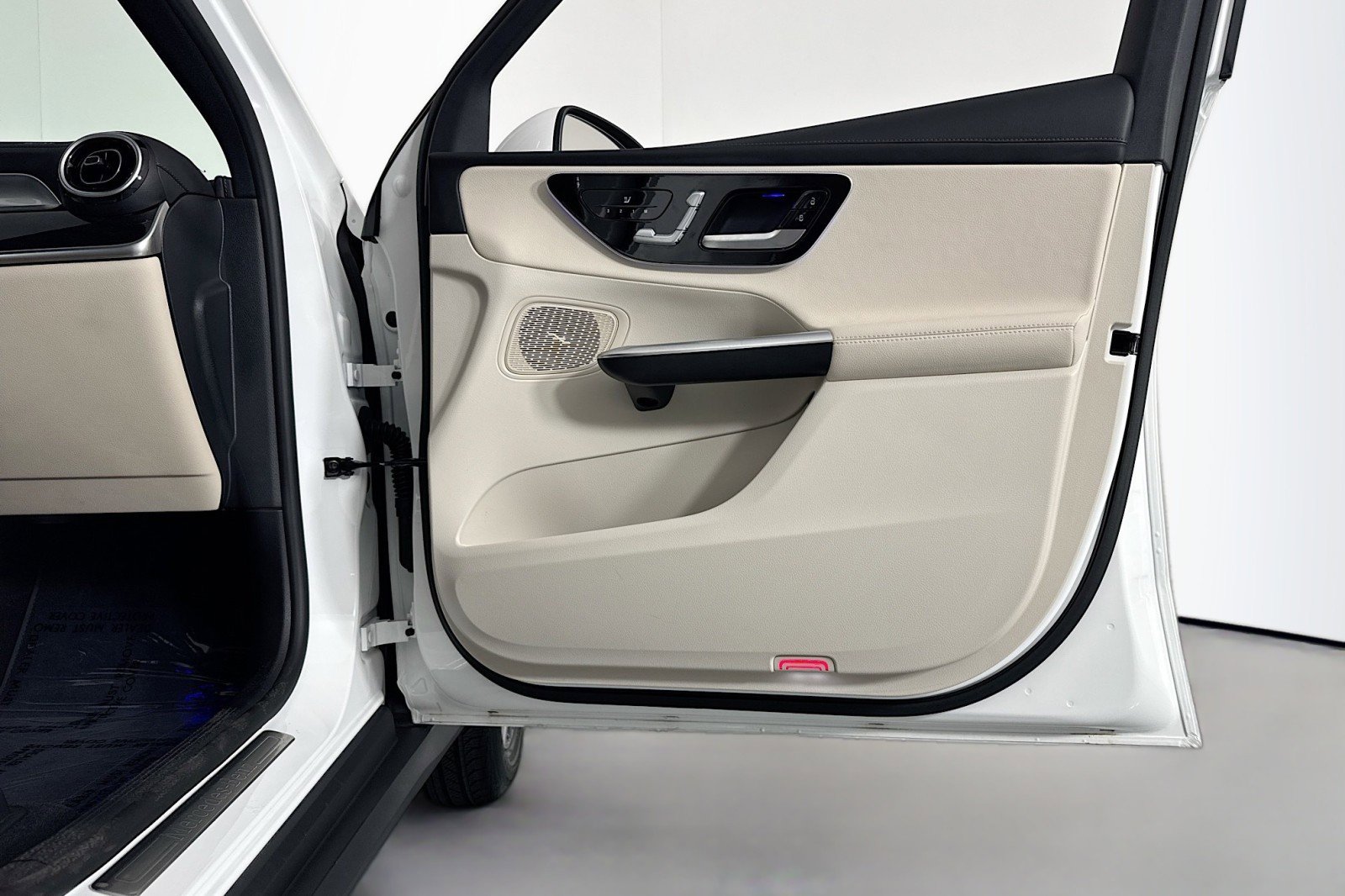 Certified 2025 Mercedes-Benz GLC 300 image 23