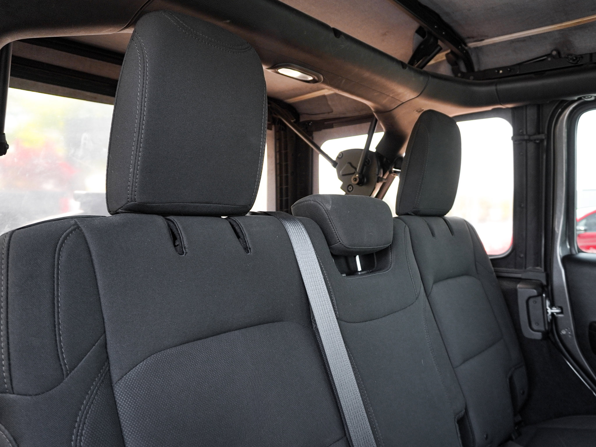 Used 2018 Jeep Wrangler Unlimited Sport S image 33