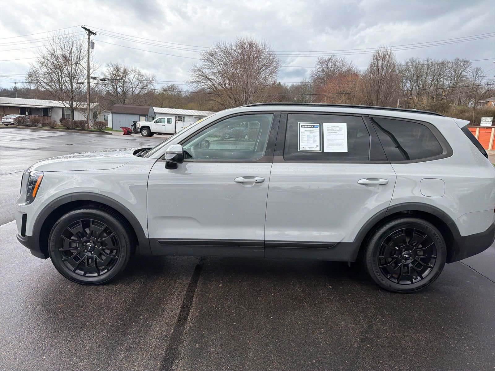 Used 2022 Kia Telluride SX w/ SX Prestige Package image 2