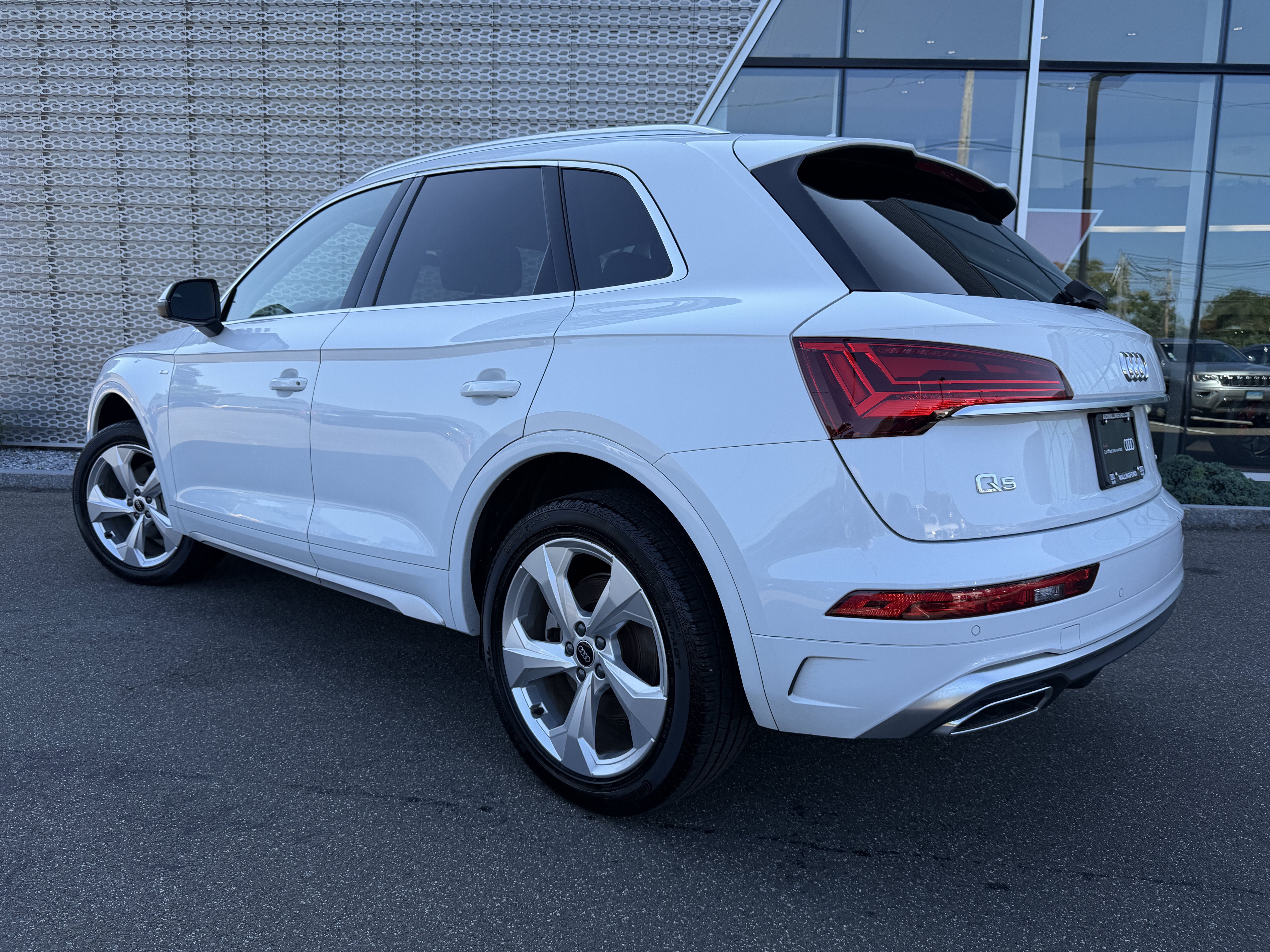 Certified 2023 Audi Q5 2.0T Premium Plus w/ Premium Plus Package AWD/4WD image 3