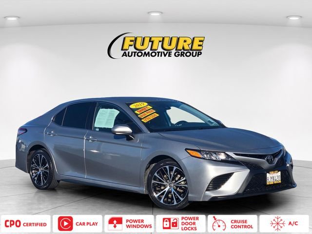 Used 2019 Toyota Camry SE w/ Accessory Appearance Package image 1