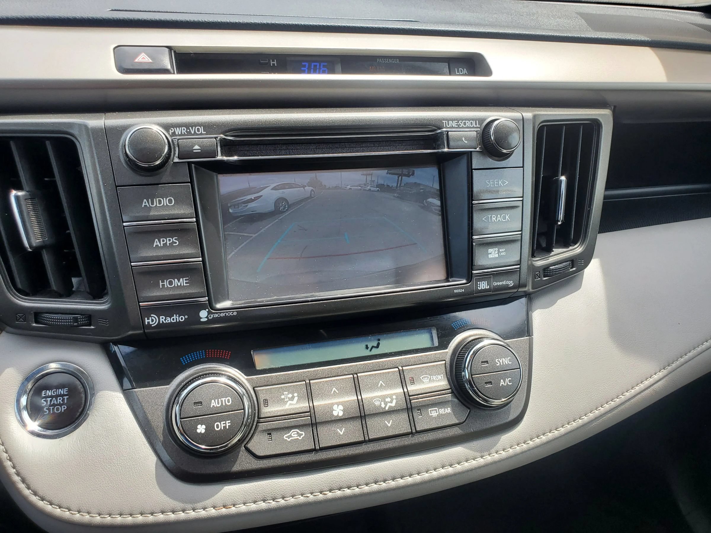 Used 2015 Toyota RAV4 Limited w/ Technology Package FWD image 4