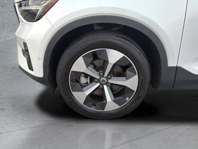 Used 2023 Volvo XC40 B4 Ultimate FWD image 28