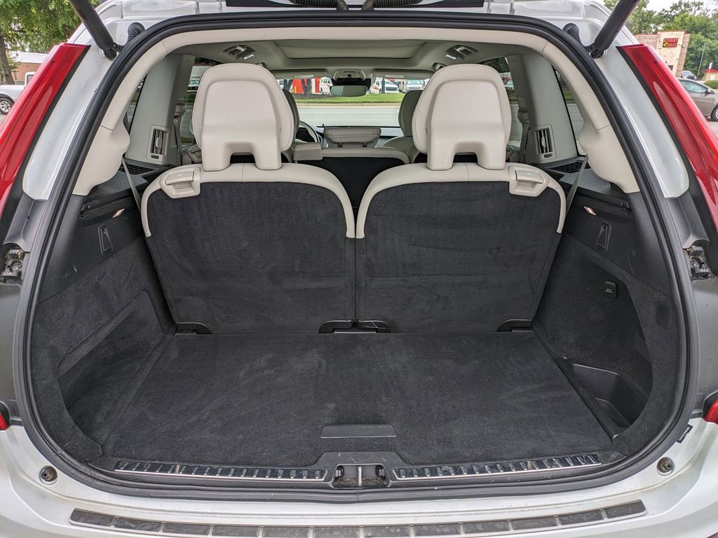 Certified 2022 Volvo XC90 T6 Momentum w/ Advanced Package image 13