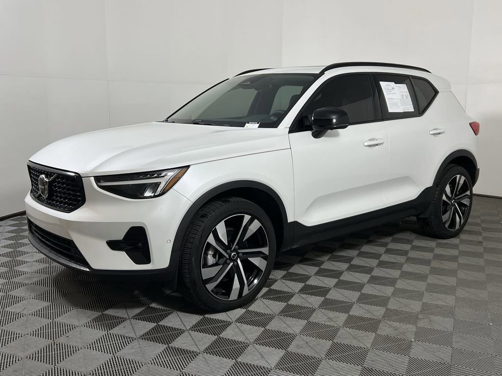 Certified 2024 Volvo XC40 B5 Plus image 6