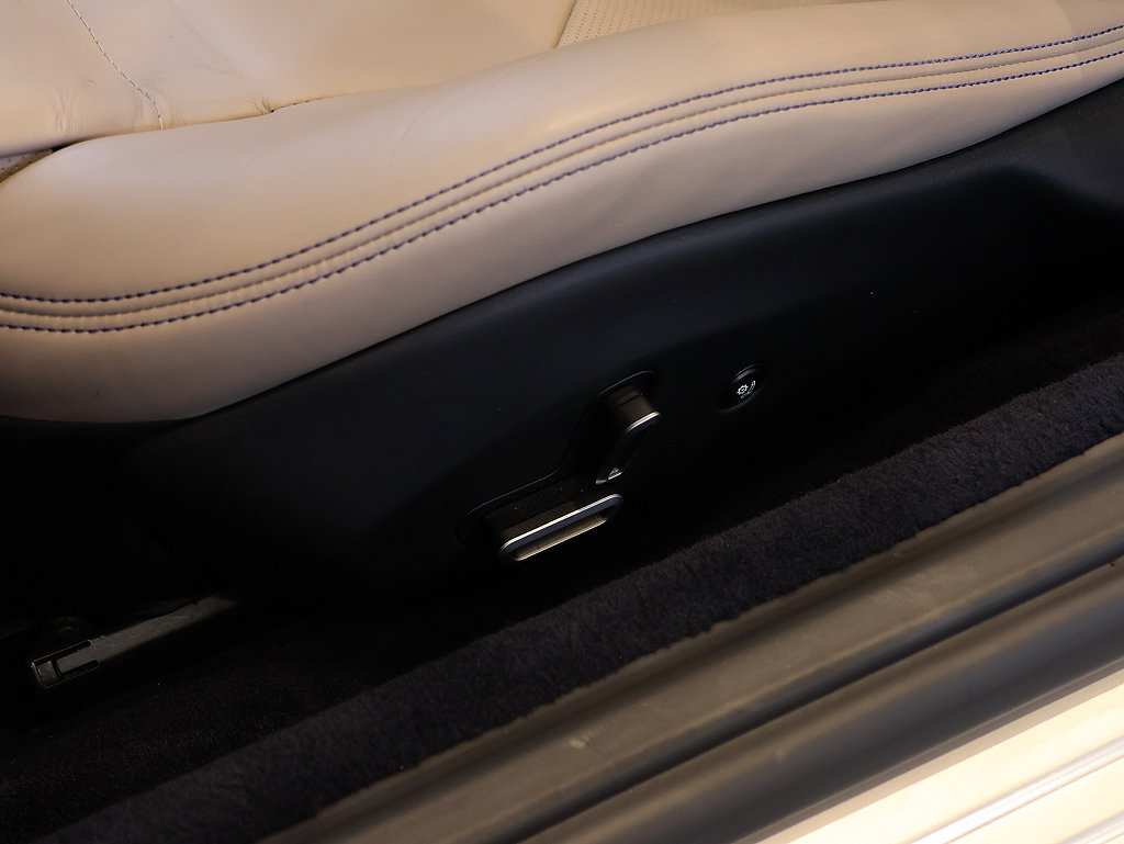 Certified 2019 Ferrari Portofino RWD image 64