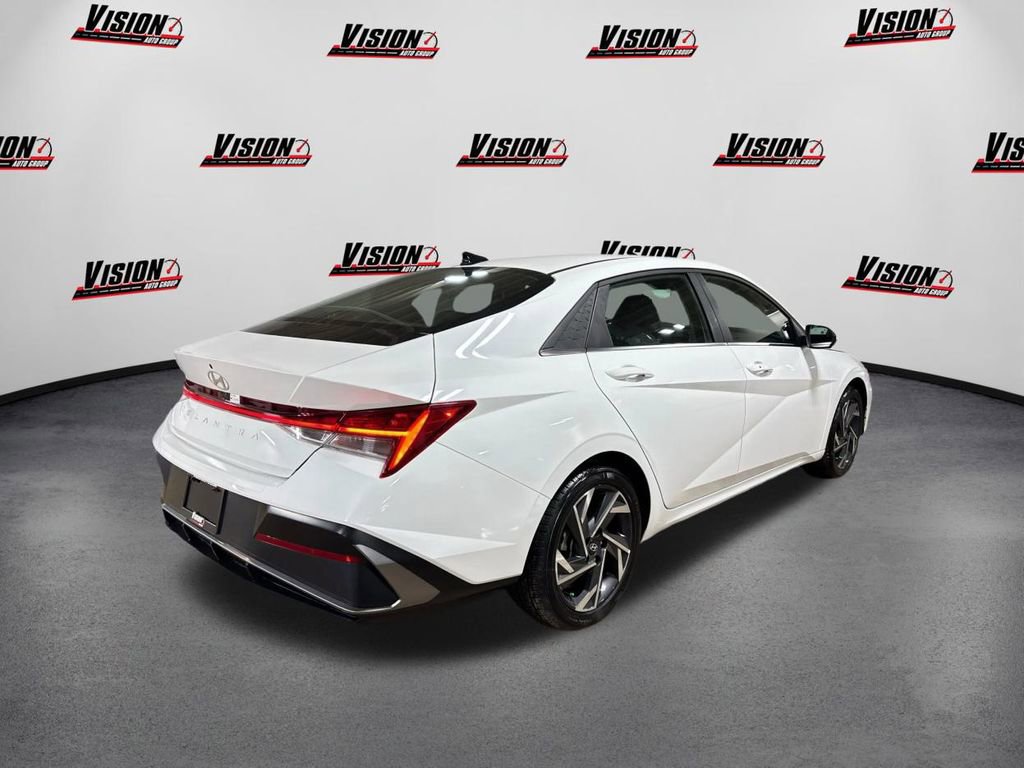 Used 2024 Hyundai Elantra SEL w/ Convenience Package image 5