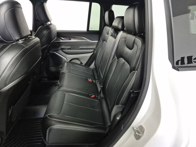 Used 2023 Jeep Grand Cherokee Overland AWD/4WD image 25