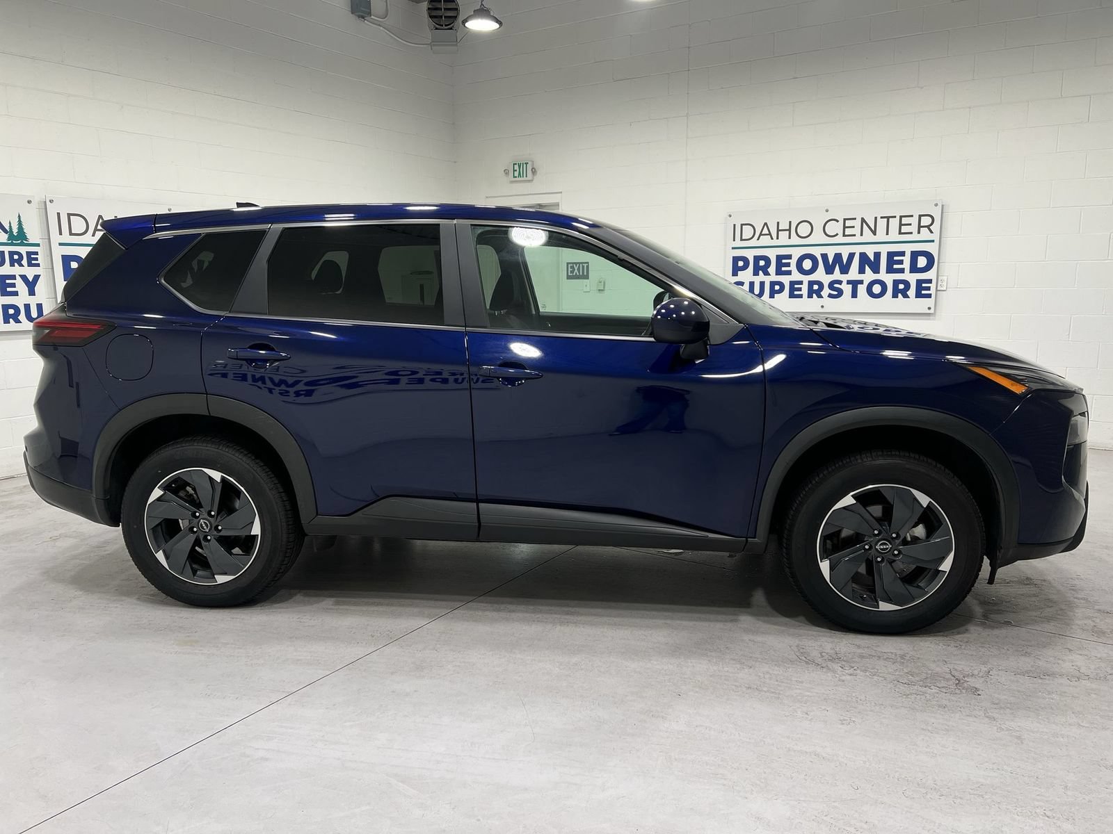 Used 2025 Nissan Rogue SV AWD/4WD image 9