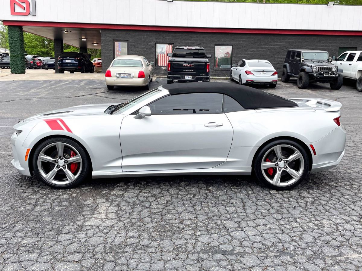 Used 2018 Chevrolet Camaro SS w/ LPO, Ground Effects Package RWD image 3