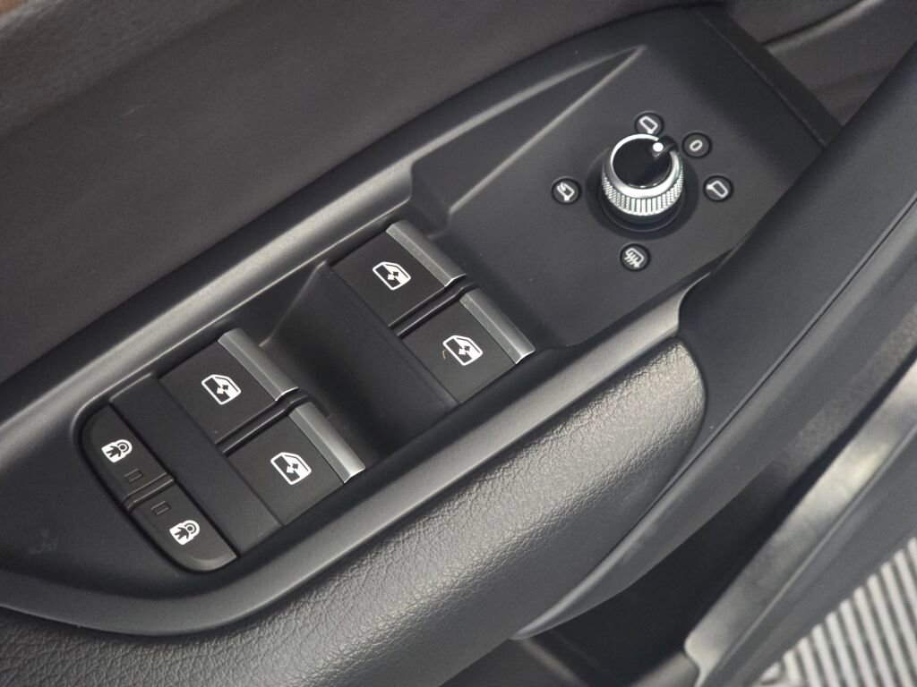 Used 2023 Audi Q5 2.0T Premium w/ Convenience Package image 37