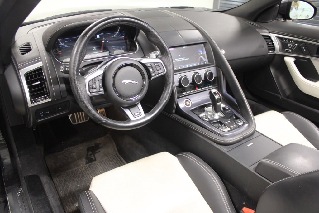 Used 2022 Jaguar F-TYPE R image 4