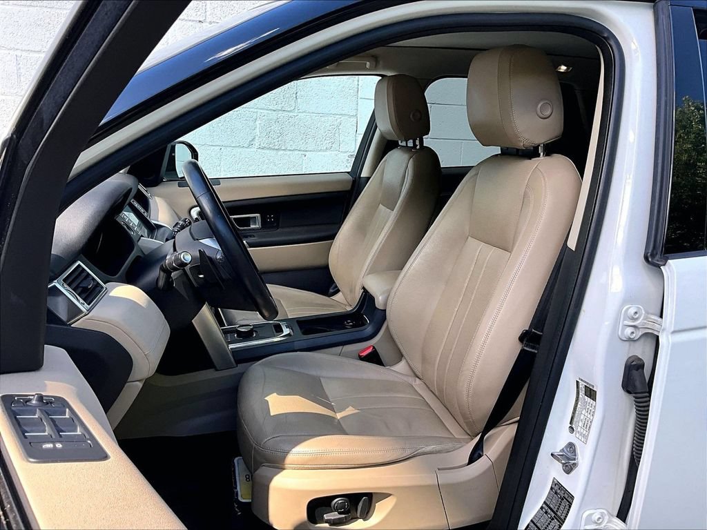 Used 2019 Land Rover Discovery Sport HSE AWD/4WD image 5
