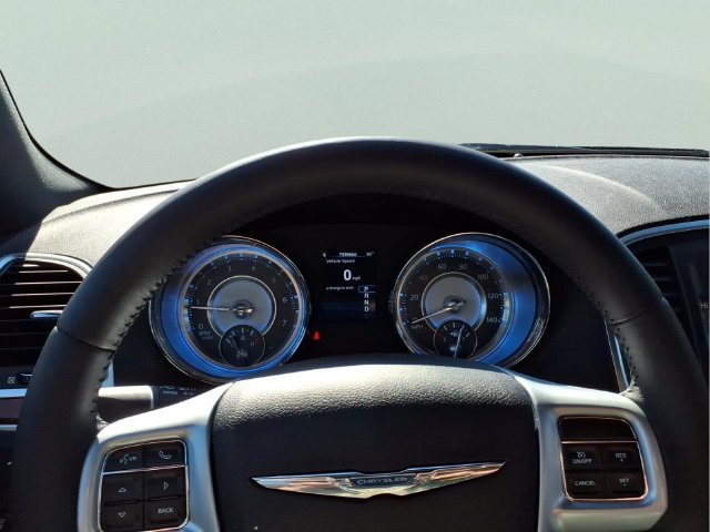 Used 2014 Chrysler 300 AWD w/ Driver Convenience Group image 29